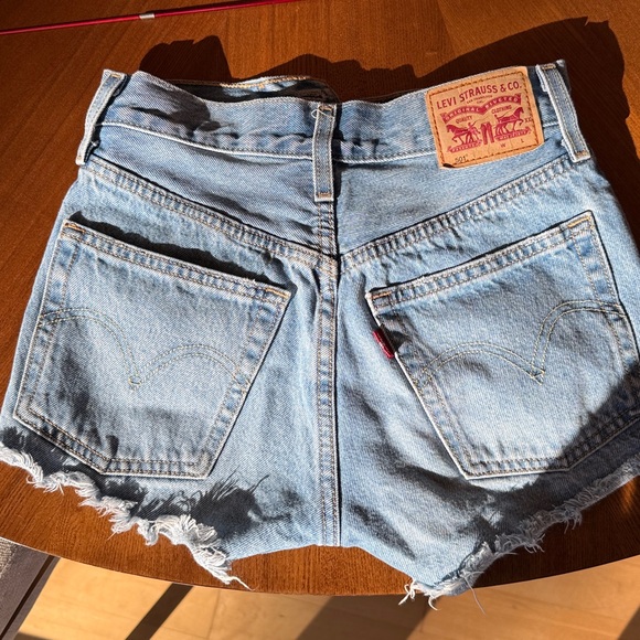 Levi 501 distressed cut off shorts size 23-24 - Picture 3 of 5